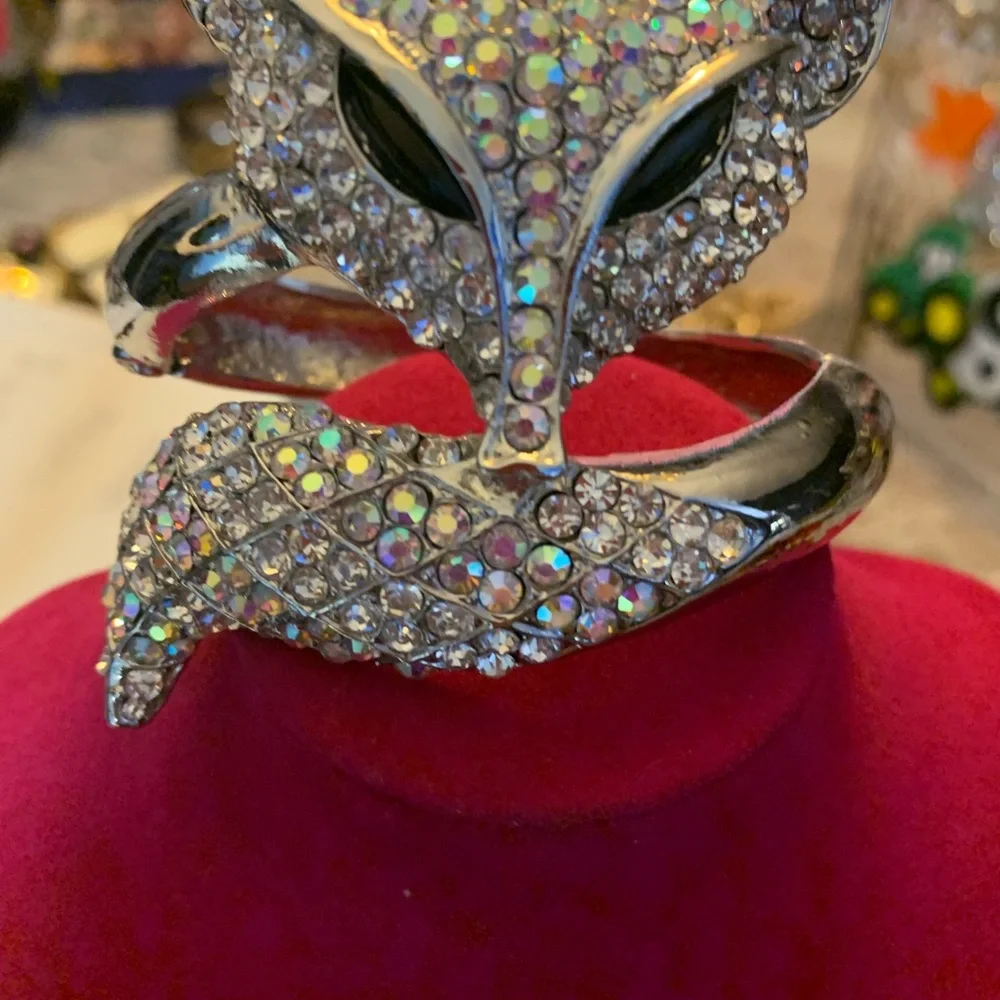 FOX AB CRYSTAL CLAMPER BRACELET